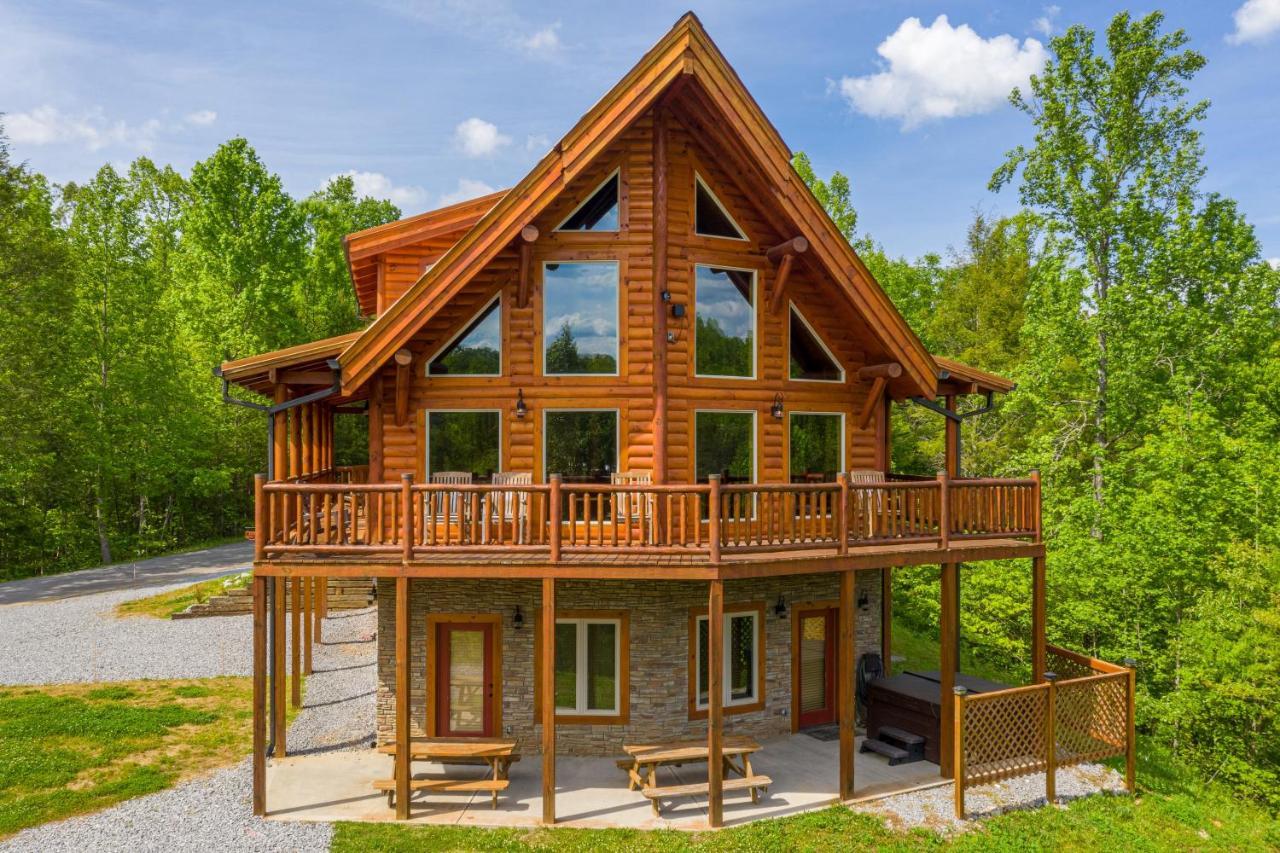 Ridge View Lodge Nature And Mountain View - Hot Tub - Firepit - Yard - Games ガトリンバーグ エクステリア 写真