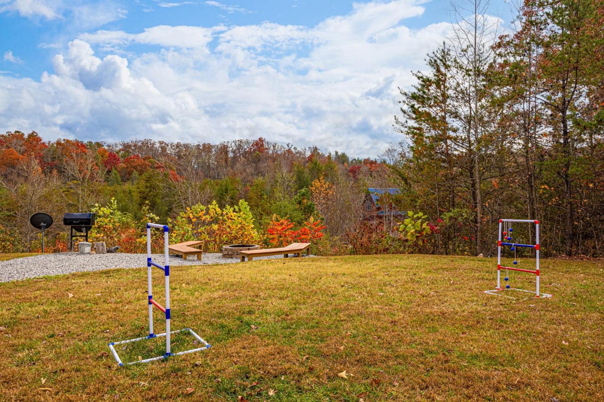 Ridge View Lodge Nature And Mountain View - Hot Tub - Firepit - Yard - Games ガトリンバーグ エクステリア 写真