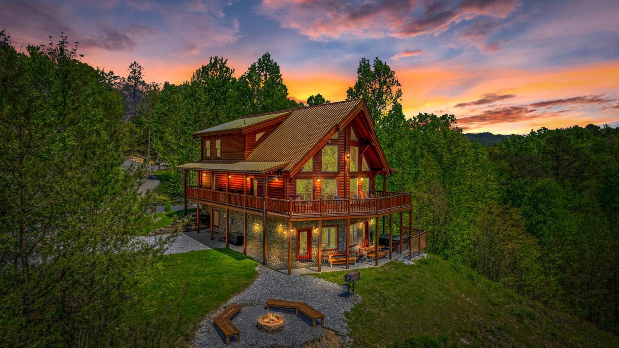 Ridge View Lodge Nature And Mountain View - Hot Tub - Firepit - Yard - Games ガトリンバーグ エクステリア 写真